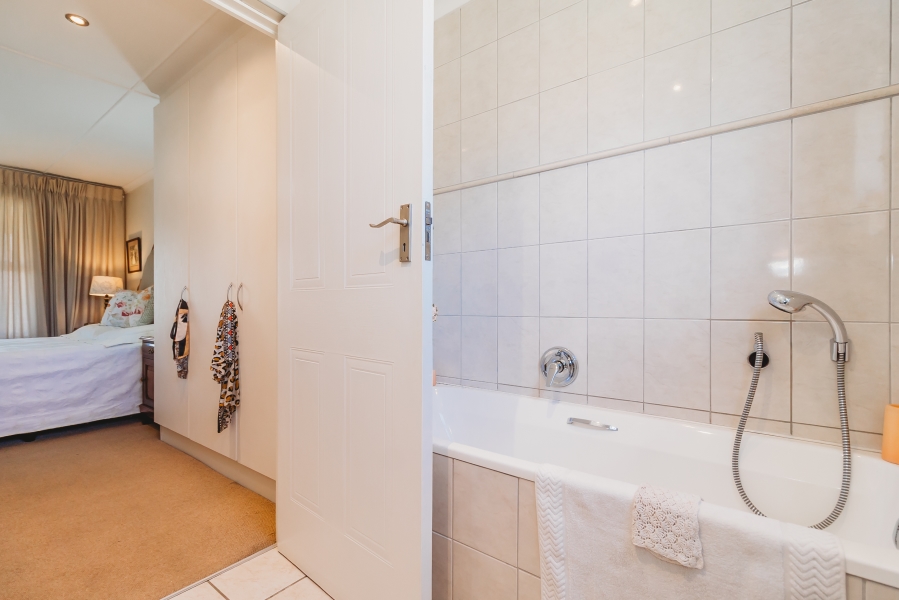 3 Bedroom Property for Sale in Kerriwood Hill Western Cape